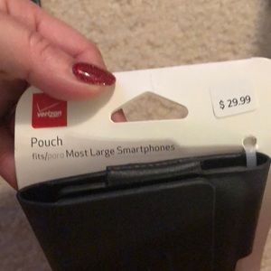 verizon Accessories - NEW Black smartphone clip pouch. Magnetic closure verizon Accessories - NEW Black smartphone clip pouch. Magnetic closure